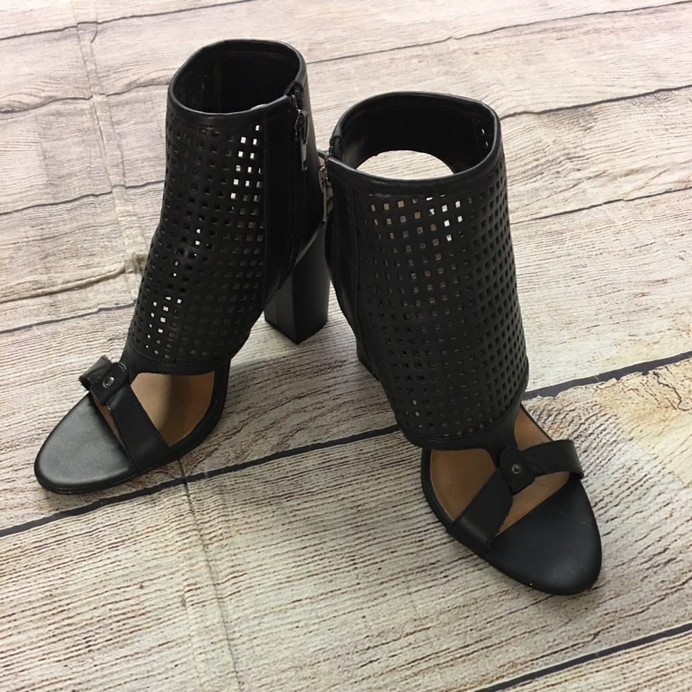 Dolce Vita Heeled ankle Sandals Black Zip on sides size 9 Awesome Condition